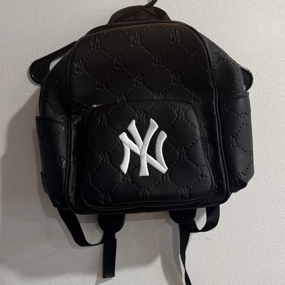 MLB New York Yankees Black Fashion Backpack - Picture 2 of 6